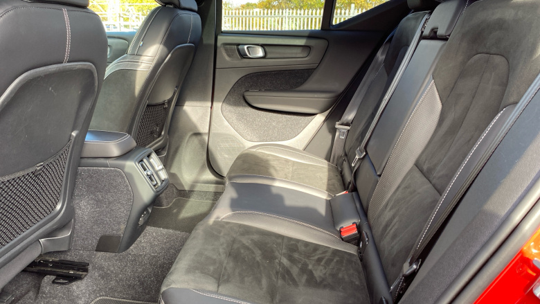 Volvo Xc40 2.0 T4 R DESIGN Pro 5dr Geartronic Petrol Estate